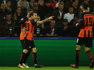 Bernard celebra un gol para el Shakhtar ante el Feyenoord Bernard celebra un gol para el Shakhtar ante el Feyenoord
