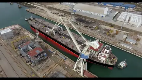 Navantia pone a flote el primero de los petroleros Suezmax en Puerto Real Navantia pone a flote el primero de los petroleros Suezmax en Puerto Real