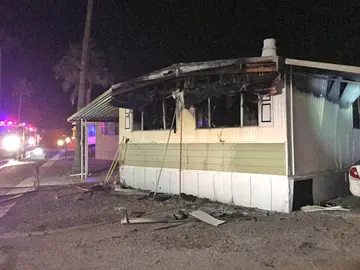 Casa incendiada accidentalmente por un hombre que intentaba matar arañas Casa incendiada accidentalmente por un hombre que intentaba matar arañas