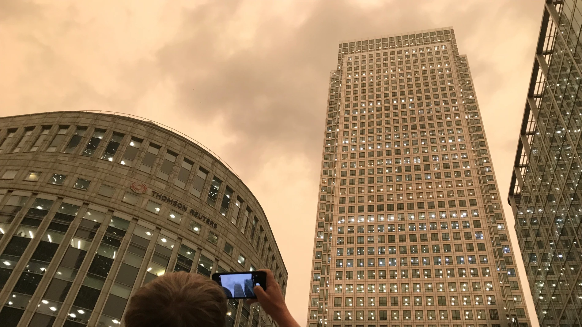 Un británico fotografía el cielo de Londres Un británico fotografía el cielo de Londres
