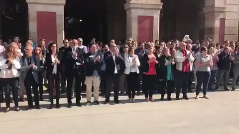 Forcadell y diputados de JxSí, PSC, SíQueEsPot y la CUP se concentran Forcadell y diputados de JxSí, PSC, SíQueEsPot y la CUP se concentran