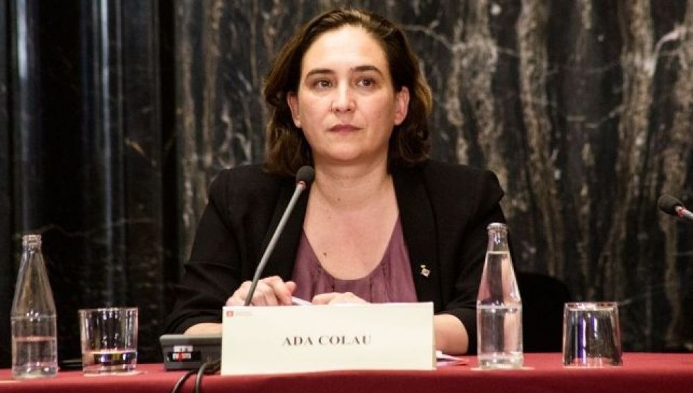 Ada Colau en una reunión