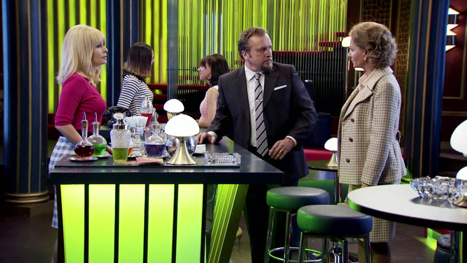 Matilde interrumpe un nuevo encuentro entre Charo y Ernesto