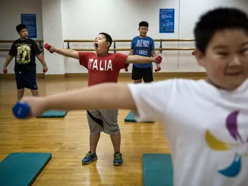Niños chinos haciendo ejercicio Niños chinos haciendo ejercicio