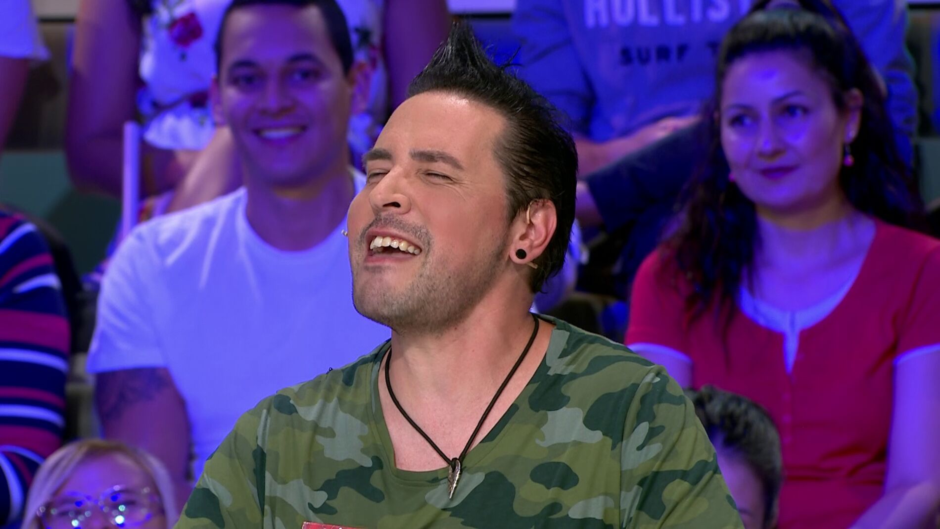 El 'irrintzi' conquista el plat&oacute; de 'La ruleta de la suerte'