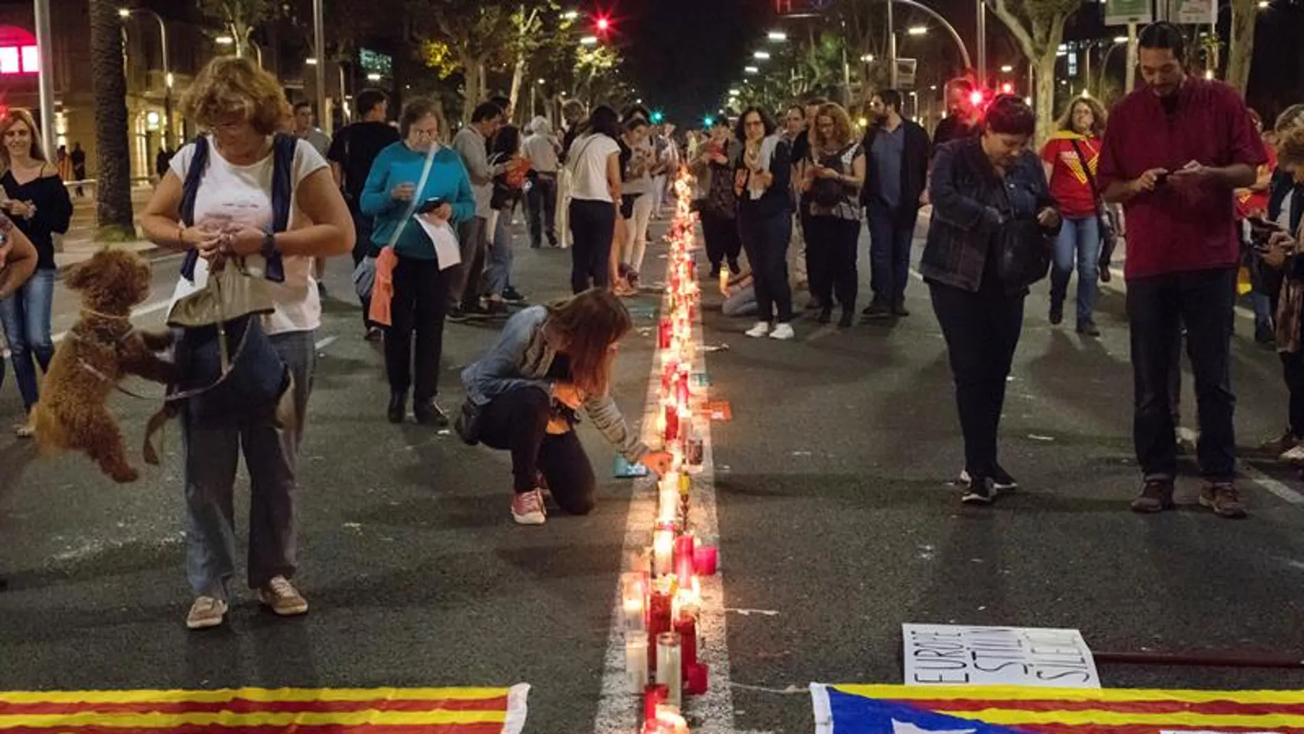 Concentración en la Avenida de la Diagonal de Barcelona convocada anoche por Omnium Cultural y la ANC para pedir la libertad de sus líderes Concentración en la Avenida de la Diagonal de Barcelona convocada anoche por Omnium Cultural y la ANC para pedir la libertad de sus líderes