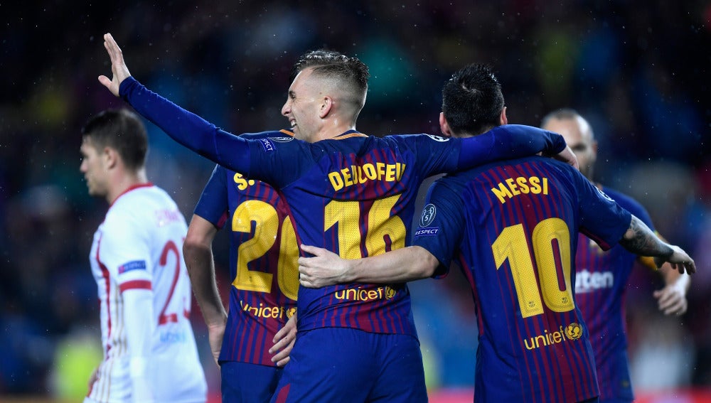 Deulofeu y Messi celebran el 1-0 frente al Olympiacos