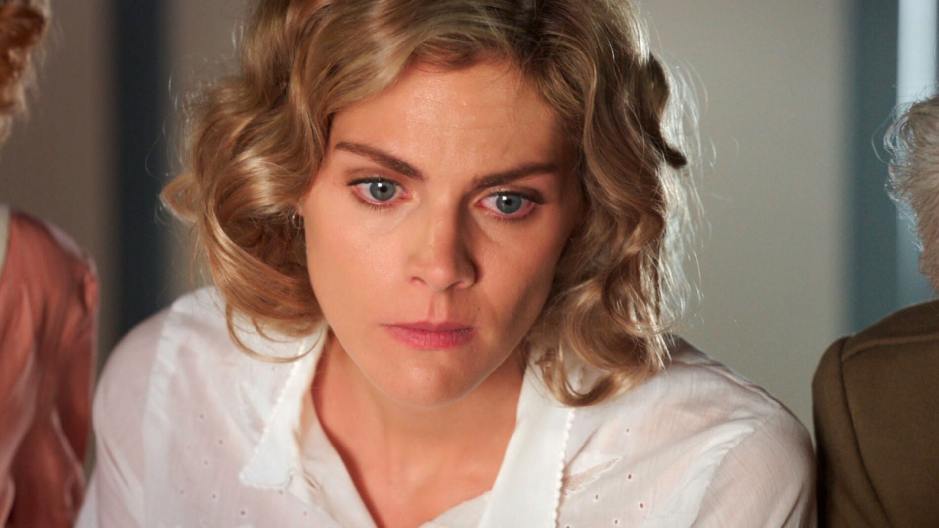 Julia escucha la voz de Andr&eacute;s por primera vez desde que lleg&oacute; a Melilla