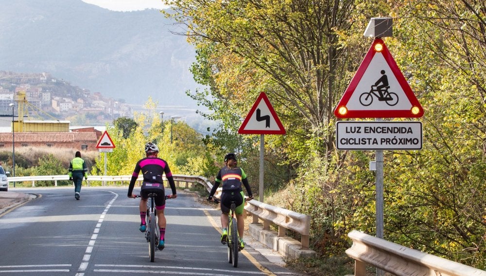 La nueva señal de tráfico que avisará a los coches y camiones de la presencia de ciclistas