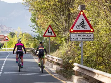 La nueva señal de tráfico que avisará a los coches y camiones de la presencia de ciclistas La nueva señal de tráfico que avisará a los coches y camiones de la presencia de ciclistas