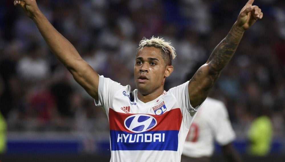 Mariano, en un partido con el Lyon.