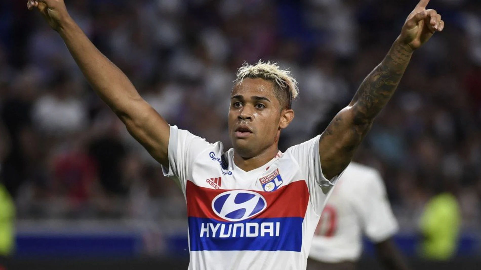 Mariano, en un partido con el Lyon. Mariano, en un partido con el Lyon.