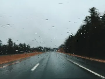 Lluvia en la carretera Lluvia en la carretera