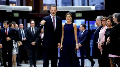 Los reyes Felipe y Letizia en el concierto de los Premios Princesa de Asturias Los reyes Felipe y Letizia a su llegada al tradicional concierto de los Premios Princesa de Asturias