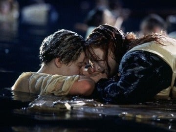 Jack y Rose en una de las escenas de 'Titanic'
