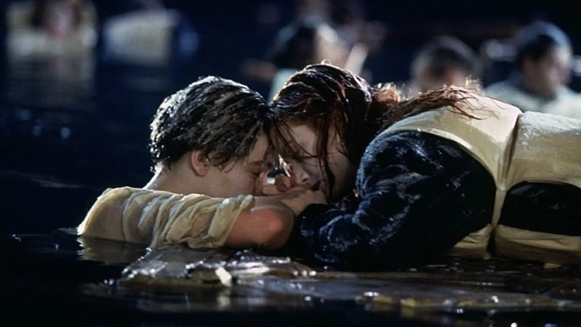 Jack y Rose en una de las escenas de 'Titanic'