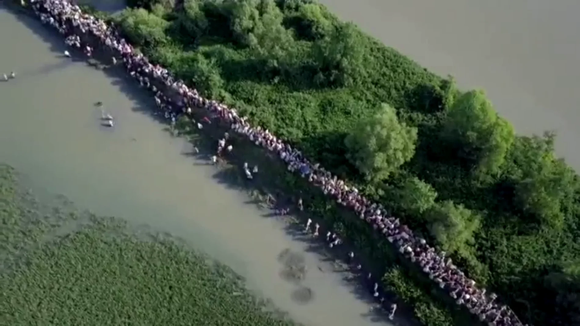 Dacca permite la entrada de 10.000 rohinyás bloqueados en tierra de nadie Dacca permite la entrada de 10.000 rohinyás bloqueados en tierra de nadie