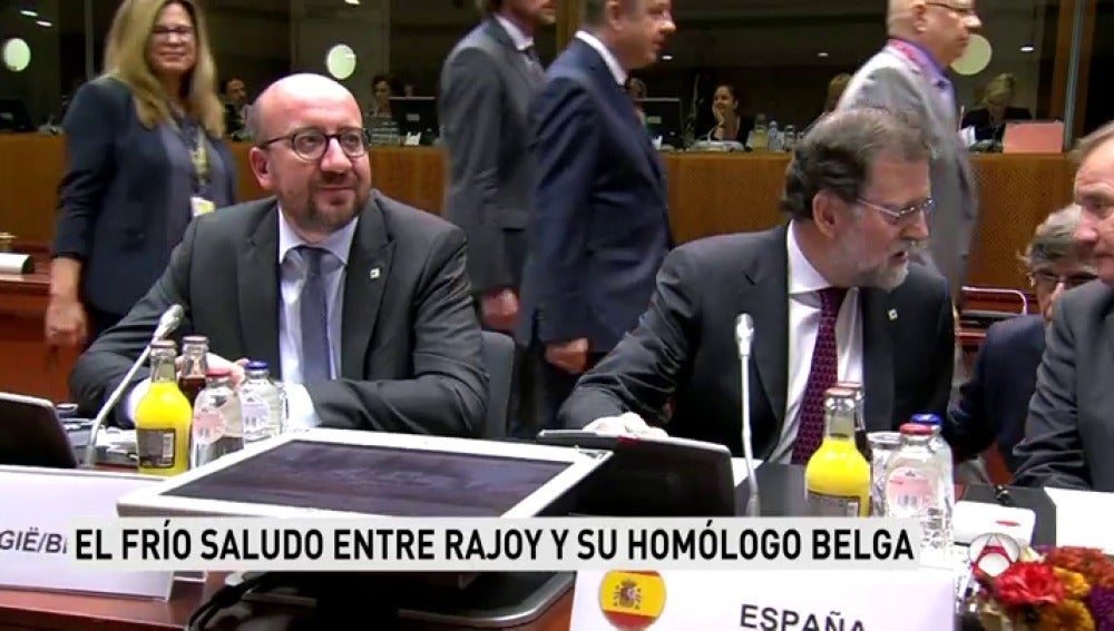 Frío saludo entre Rajoy y el primer ministro belga tras sus palabras condenando la acción policial el 1-O
