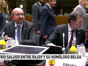 Frío saludo entre Rajoy y el primer ministro belga tras sus palabras condenando la acción policial el 1-O Frío saludo entre Rajoy y el primer ministro belga tras sus palabras condenando la acción policial el 1-O