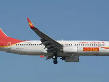 Cancelan un vuelo en China porque una anciana tiró monedas al motor del avión Cancelan un vuelo en China porque una anciana tiró monedas al motor del avión