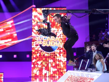 Àngel Llàcer demuestra ante todos con una acrobacia que no está mayor Àngel Llàcer demuestra ante todos con una acrobacia que no está mayor