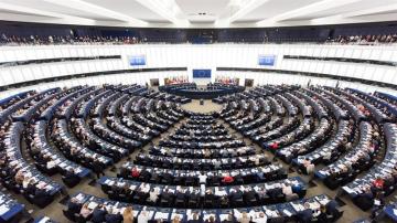 Miembros del Parlamento Europeo votan durante una sesión (Archivo)