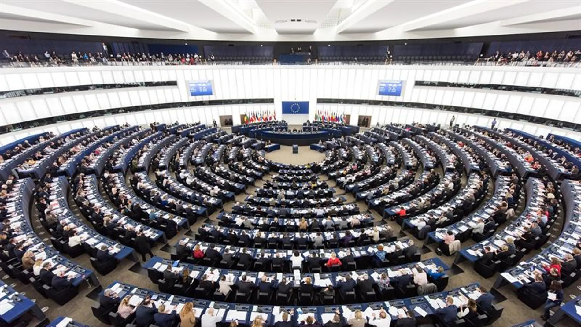 Miembros del Parlamento Europeo votan durante una sesión (Archivo) Miembros del Parlamento Europeo votan durante una sesión (Archivo)