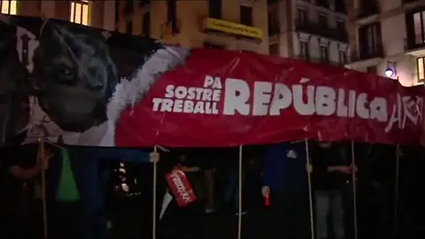 'Ni 155 ni elecciones. #Republica', reivindicación de la CUP en una manifestación en Barcelona 'Ni 155 ni elecciones. #Republica', reivindicación de la CUP en una manifestación en Barcelona