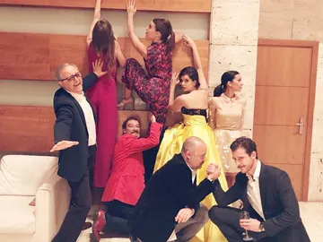 La divertida y loca noche en la que 'Amar es para siempre' se sube por las paredes La divertida y loca noche en la que 'Amar es para siempre' se sube por las paredes