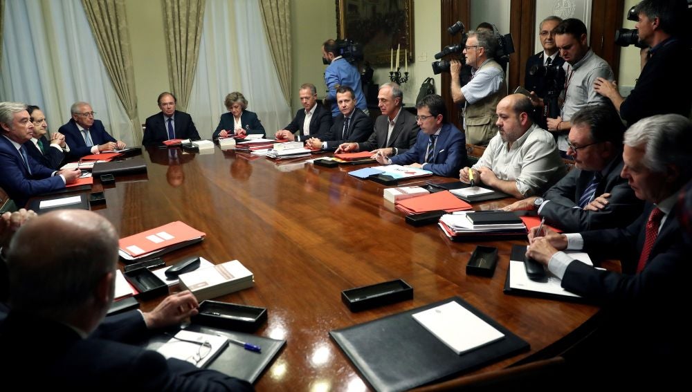 La comisión del Senado que tramita el artículo 155