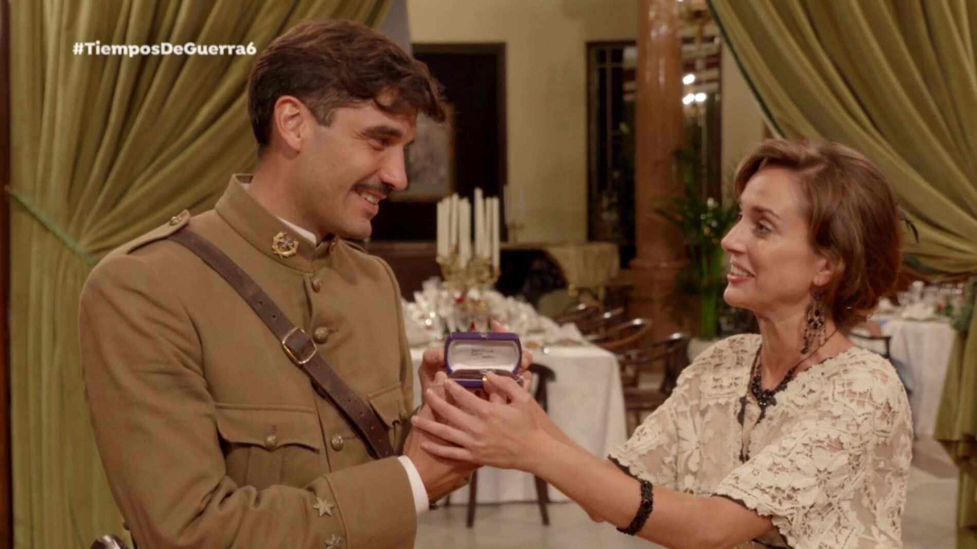 &Aacute;lex Garc&iacute;a y Silvia Alonso bromean con su pedida de mano en la ficci&oacute;n