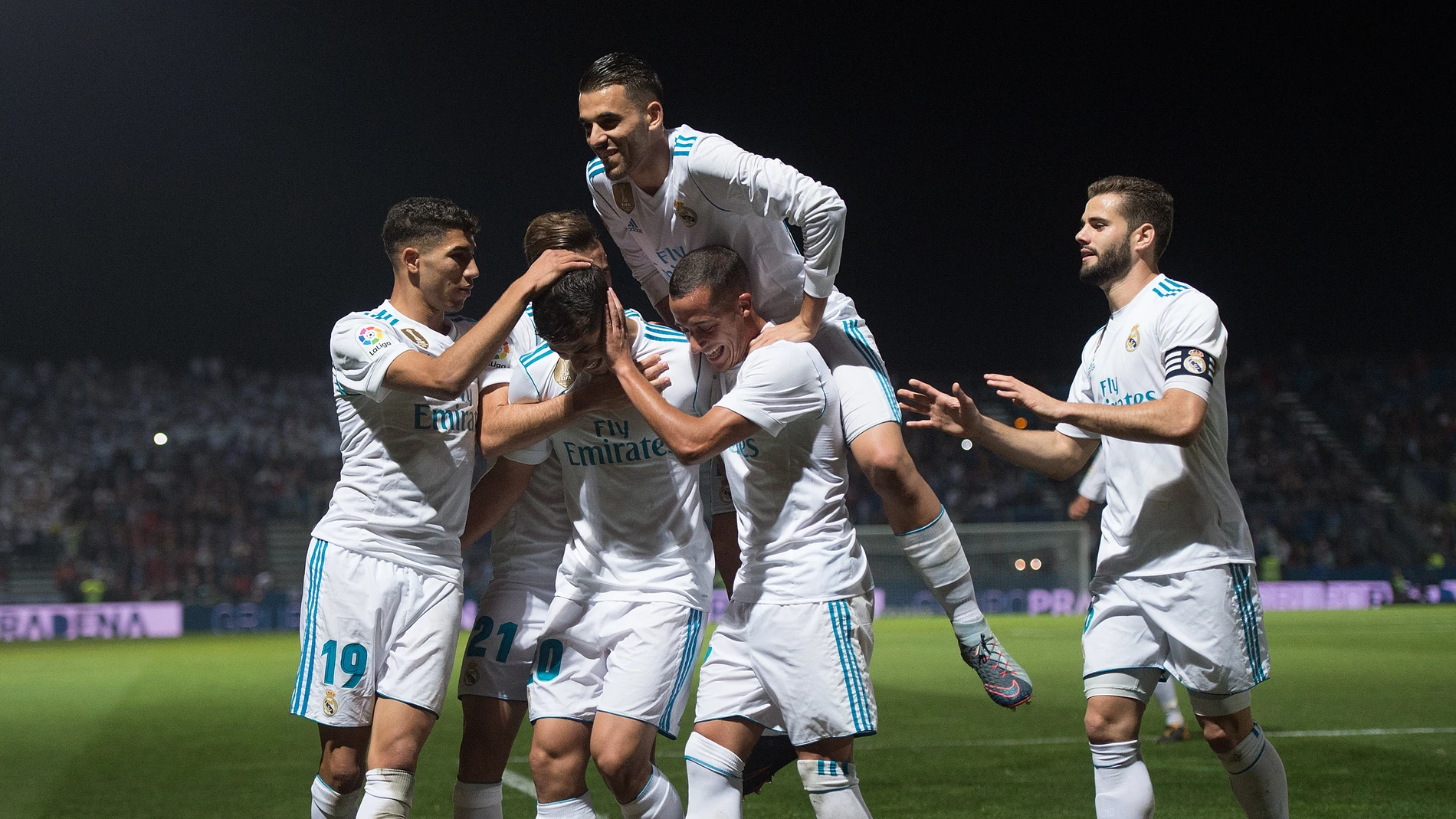 Los jugadores del Real Madrid celebran un gol Los jugadores del Real Madrid celebran un gol