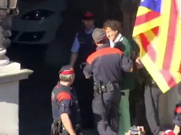 Los Mossos detienen a Álvaro de Marichalar por desobediencia y resistencia Los Mossos detienen a Álvaro de Marichalar por desobediencia y resistencia