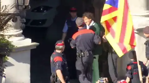Los Mossos detienen a Álvaro de Marichalar por desobediencia y resistencia Los Mossos detienen a Álvaro de Marichalar por desobediencia y resistencia