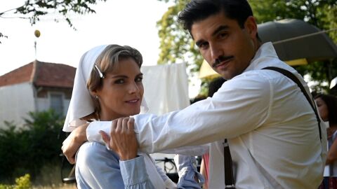 El rodaje del beso más esperado de ‘Tiempos de guerra’, el de Fidel y Julia