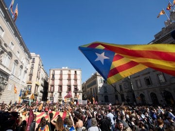 Manifestación frente al Palau de la Generalitat