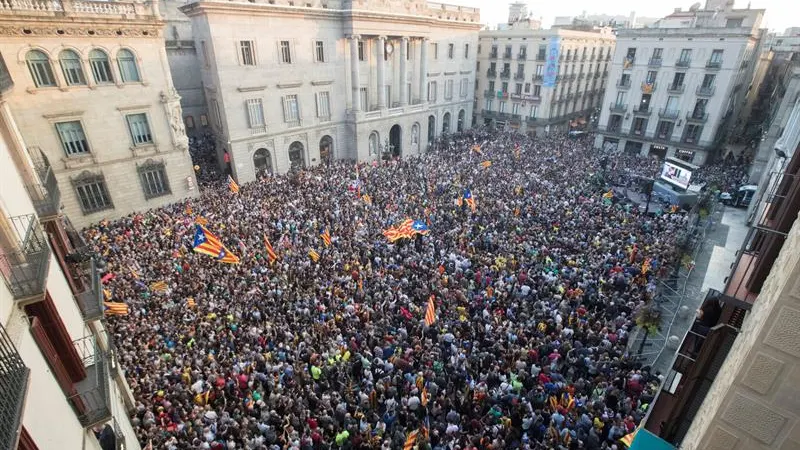 Concentraciones en la plaza de Sant Jaume, en Barcelona Concentraciones en la plaza de Sant Jaume, en Barcelona