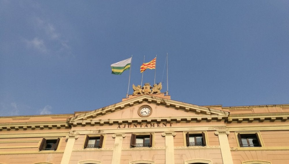 El Ayuntamiento de Sabadell retira la bandera de España