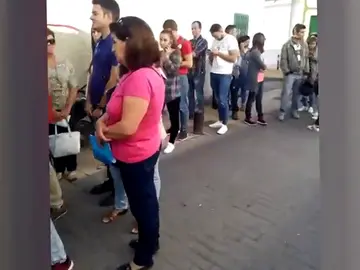 Una oferta de trabajo ha colapsado varias calles en la localidad gaditana de Chipiona Una oferta de trabajo ha colapsado varias calles en la localidad gaditana de Chipiona