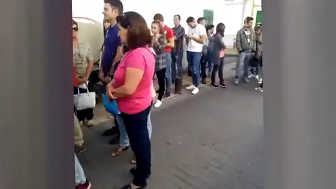 Una oferta de trabajo ha colapsado varias calles en la localidad gaditana de Chipiona Una oferta de trabajo ha colapsado varias calles en la localidad gaditana de Chipiona