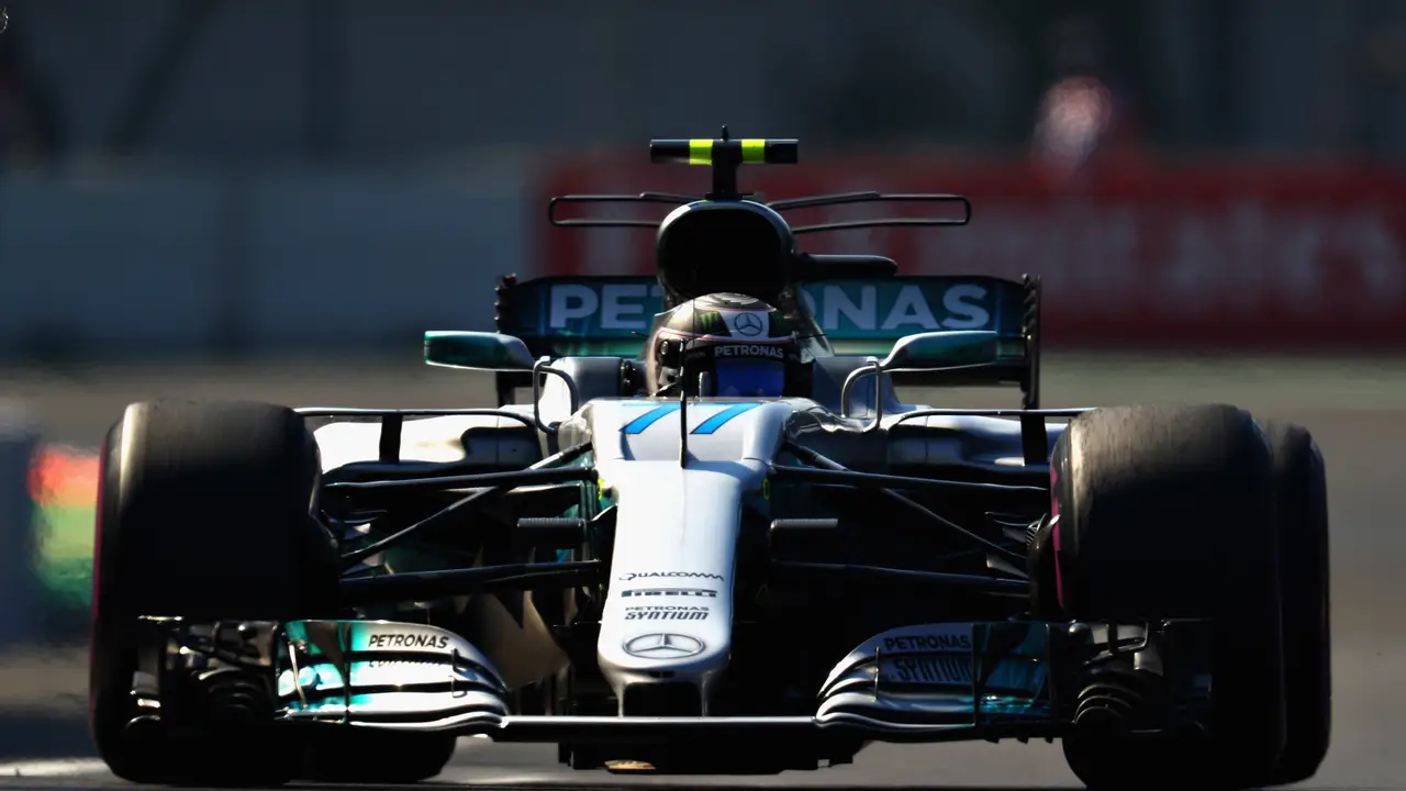 Valtteri Bottas rueda sobre el trazado de México