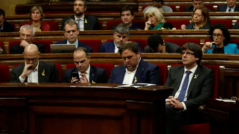 Carles Puigdemont y Oriol Junqueras en el Parlament Carles Puigdemont y Oriol Junqueras en el Parlament