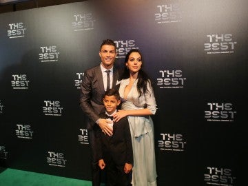 Cristiano Ronaldo, Georgina Rogríguez y Cristiano Ronaldo Jr. en los premios 'The Best'