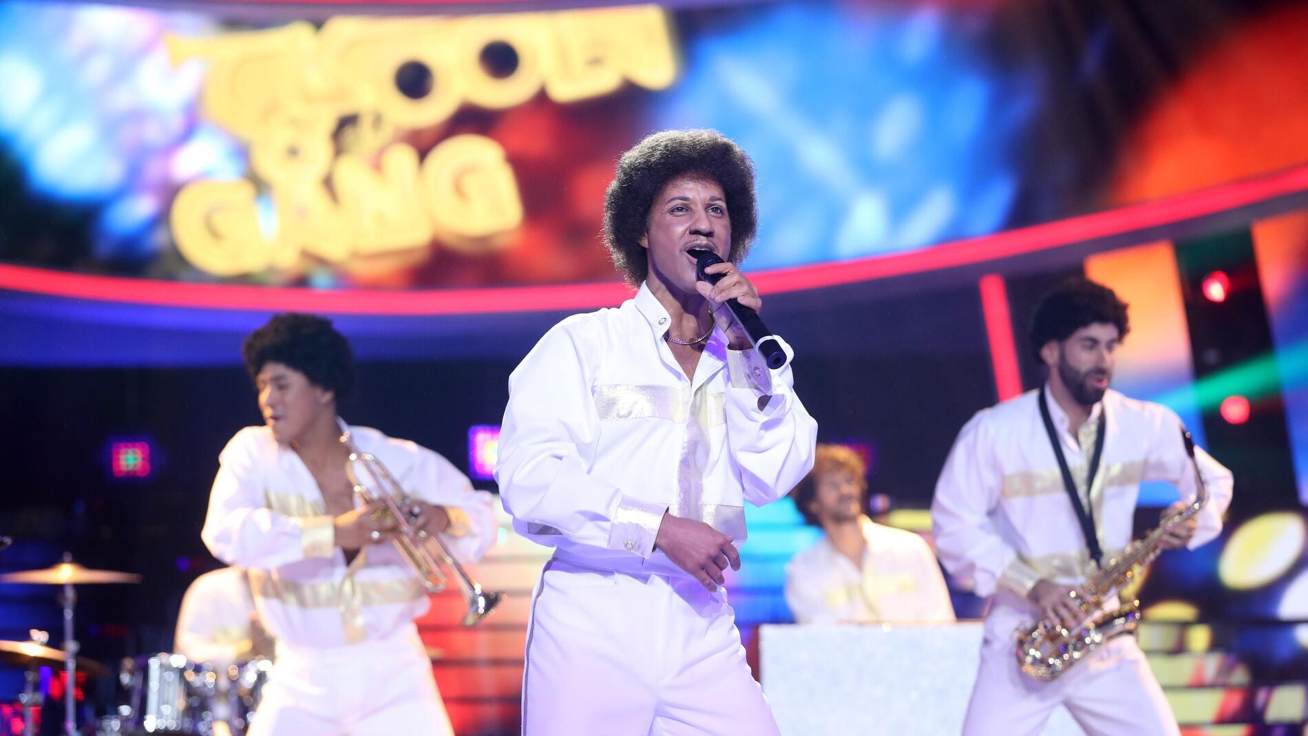 Miquel Fern&aacute;ndez organiza en el plat&oacute; una gran &lsquo;Celebration&rsquo; en la piel de Kool & The Gang