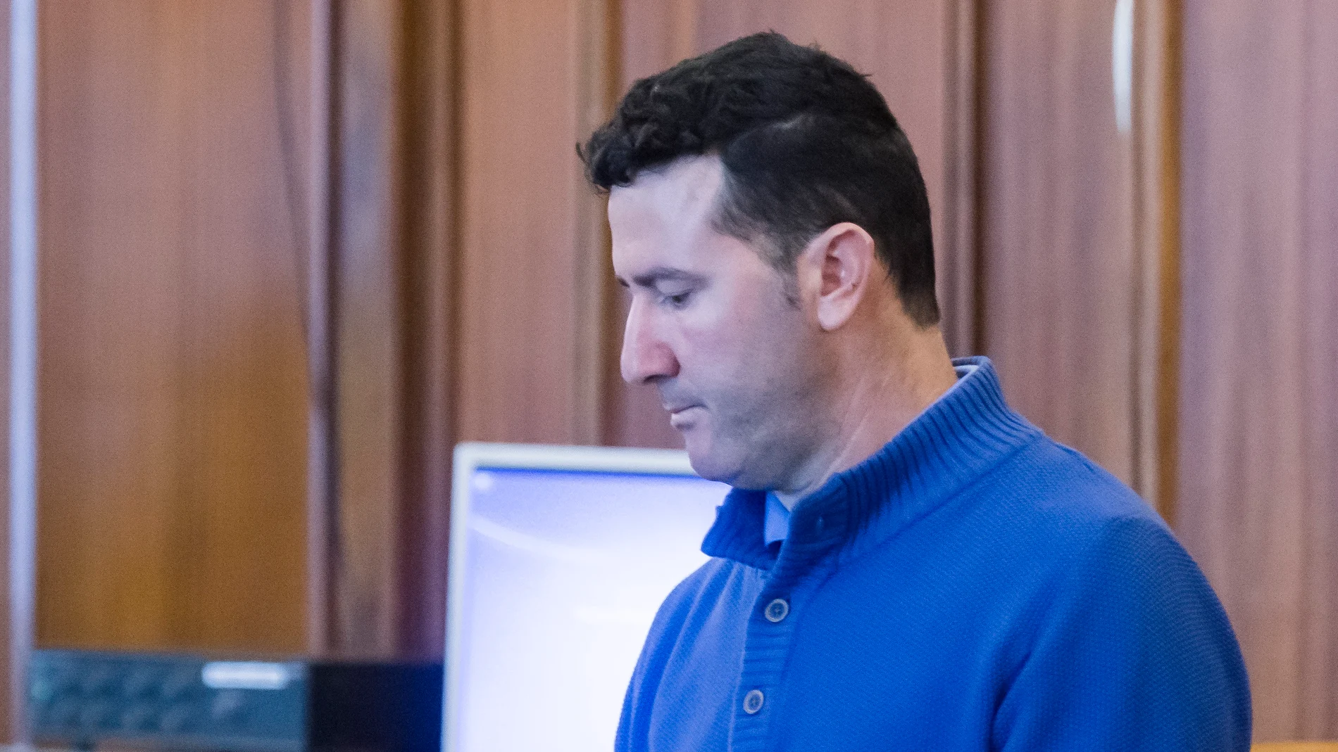 Acusado declara que no apuñaló a su exmujer y que ella se tiró por el balcón Acusado declara que no apuñaló a su exmujer y que ella se tiró por el balcón