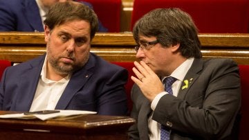 Puigdemont conversa con el vicerpresidente del Govern Oriol Junqueras