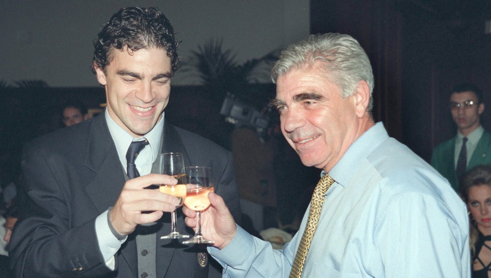 Manolo Sanchís padre, junto a su hijo (ARCHIVO)