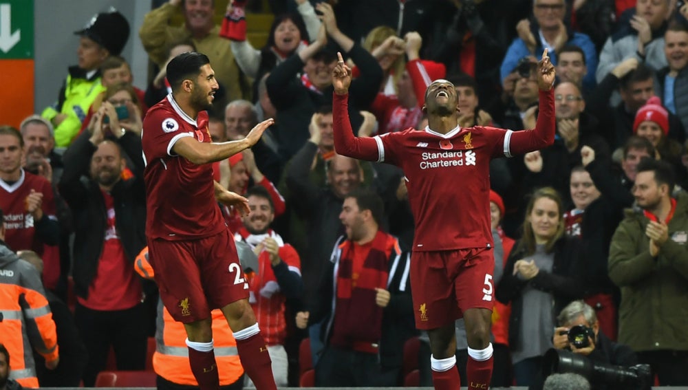Wijnaldum celebra un gol