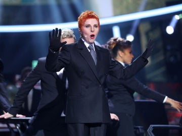 Sole Giménez se luce versionando ‘Sweet Dreams’ de Eurythmics