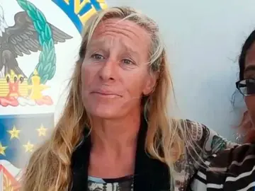 Dos mujeres son rescatadas tras pasar cinco meses a la deriva Dos mujeres son rescatadas tras pasar cinco meses a la deriva